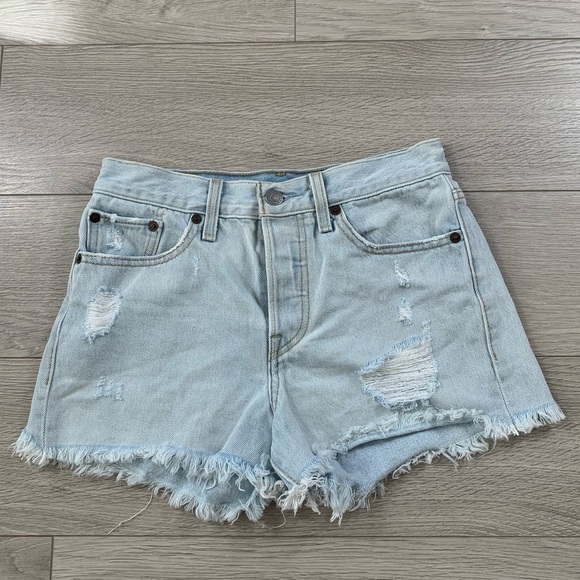 Levi’s Light Wash Distressed Raw Hem Button Fly Jean Shorts - Picture 2 of 11